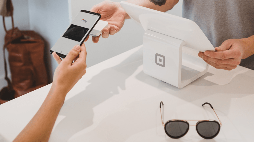 Google ingloba i comparatori di prezzo, e loro gli fanno causa!